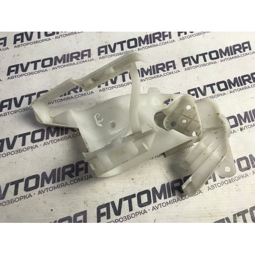 Кронштейн ручки передньої правої  VW Passat B6 SN 2005-2010 3C0837868